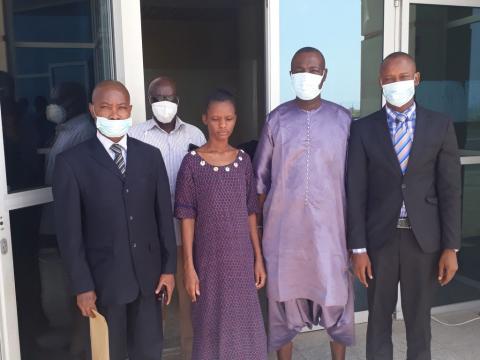 Lady poses with Sierra Leone embassy officials in Dakar