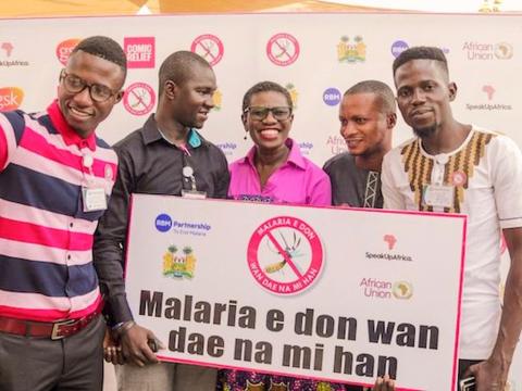 Mayor Yvonne Aki-Sawyerr poses with members of the Malaria Media Coalition in Sierra Leone