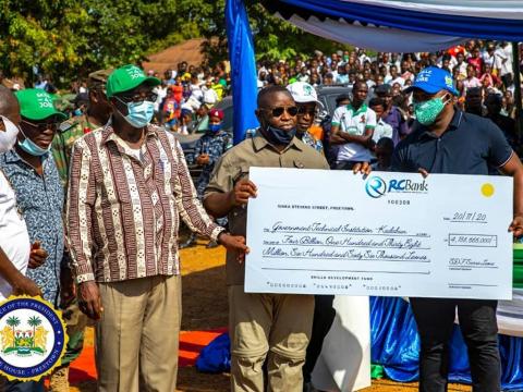 President Bio hands over the symbolic cheque for the Skills Development Fund