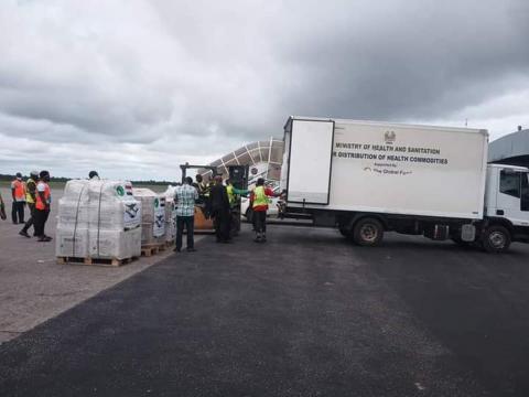 The Egyptian donated medical supplies been loaded on to a plane on Cairo
