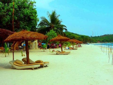 Tokeh Beach in Sierra Leone